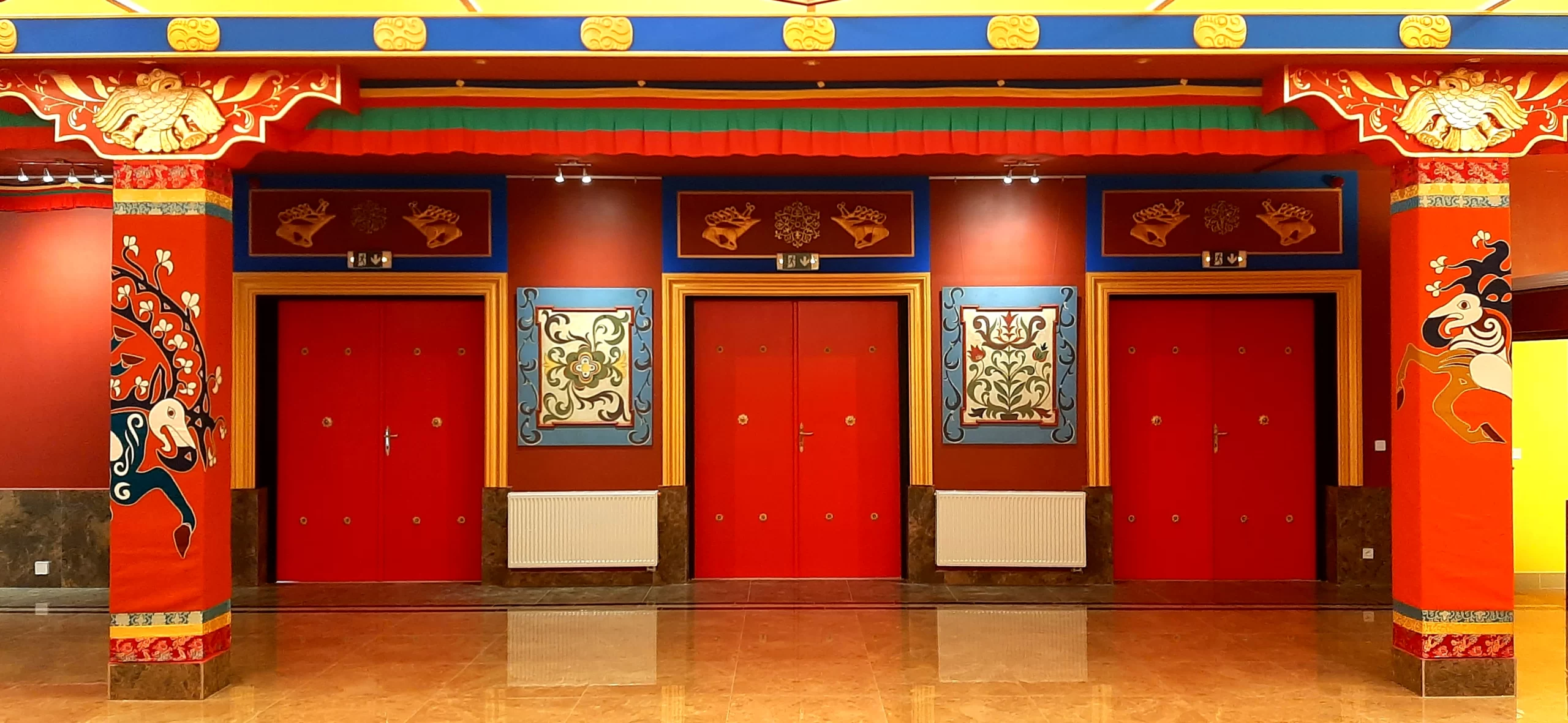 A Szkíta és Magyar Szellemiség Templomának belső tere a Tari Buddha Parkban.