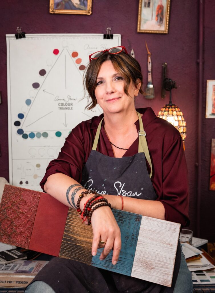 Nemes-Gergely Erika bútorfestő Annie Sloan Chalk Paint workshop mintadeszkával